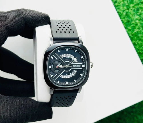 Analog Men’s Wrist Watch