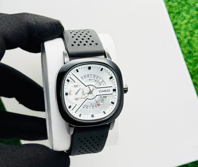 Analog Men’s Wrist Watch